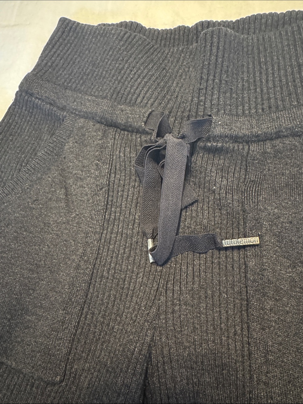 lululemon athletica women’s dark gray soft Ribbed Drawstring Joggers.
